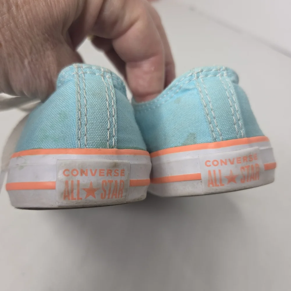 Converse Chuck Taylor All Star Child's Low Top Aqua Canvas Sneaker Size 7